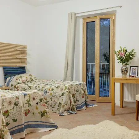 فندق مبيت وإفطار Quiet Mountain Retreat Near *
